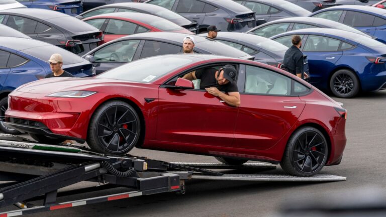 108041569 1727799793997 gettyimages 2167205457 TESLA DELIVERIES